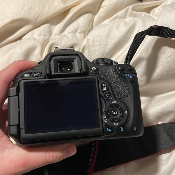 Canon EOS Rebel T3i - Picture 4 of 6